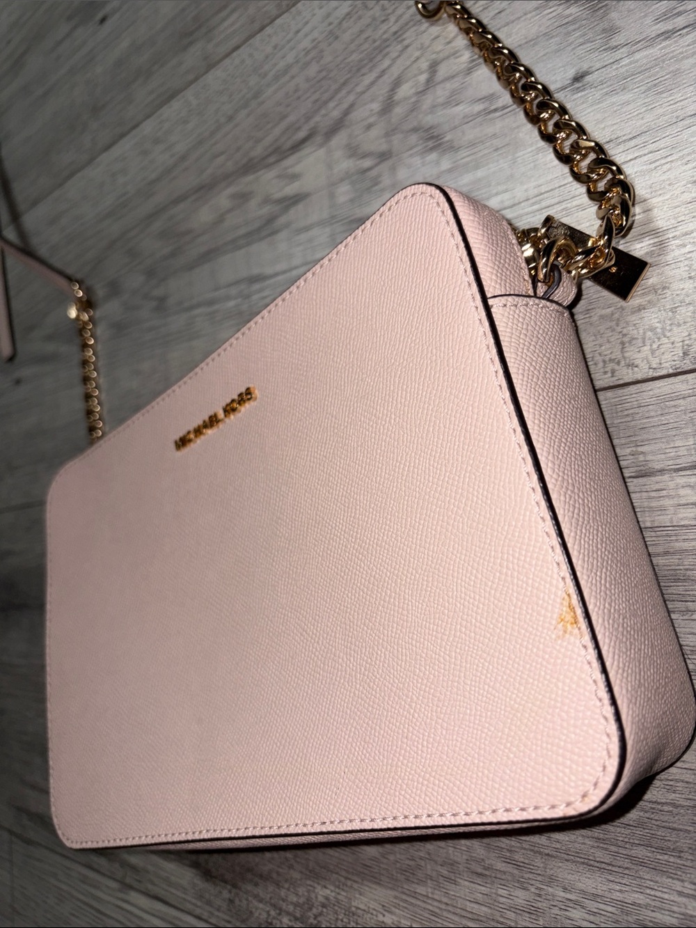 Michael Kors Pale Pink Saffiano Crossbody with Gold Chain Strap - Picture 3 of 15